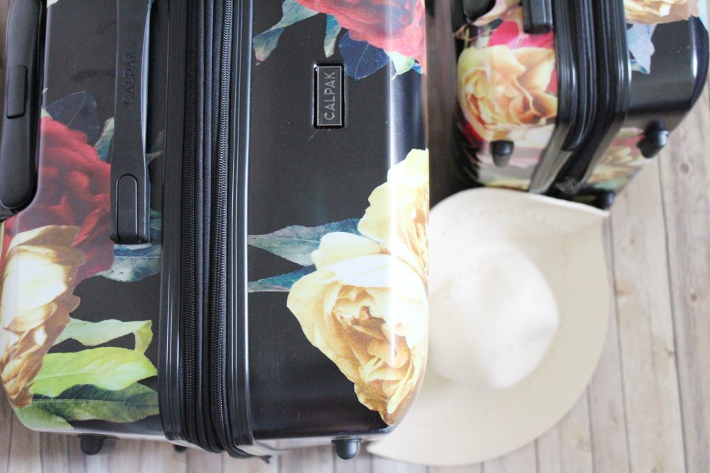 Never forget anything when packing again with Blonde & Ambitious TRAVEL CHECKLIST