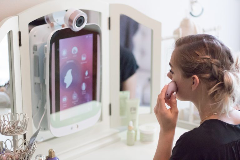 HiMirror Plus: The Perfect Combination of Beauty & Science