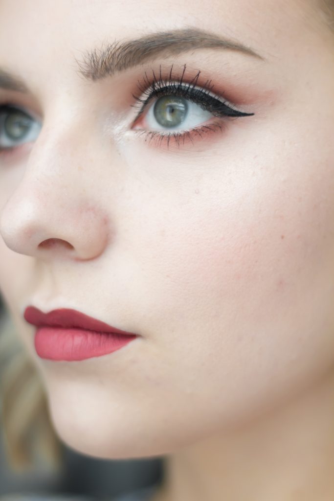 Beginner Cut Crease Video Tutorial