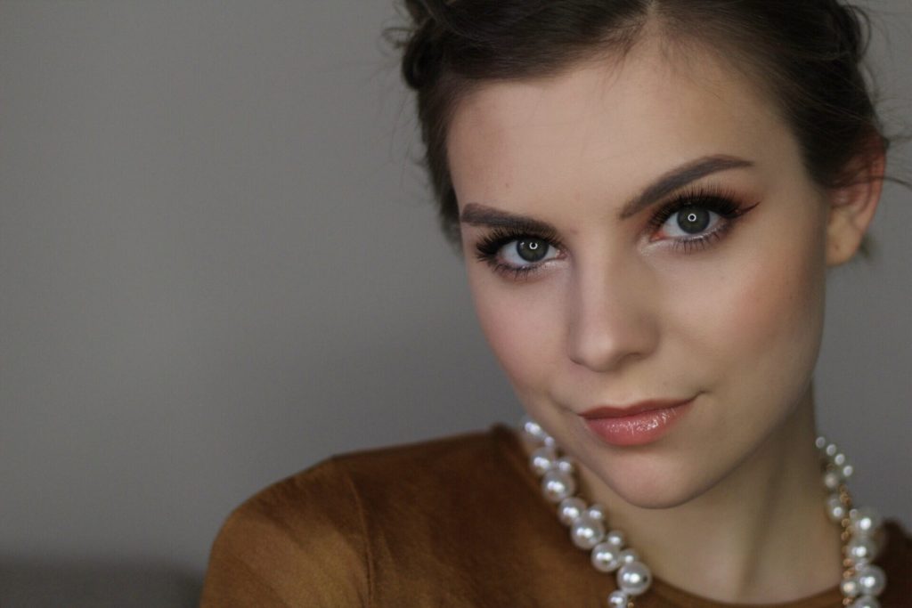 GLAM GLITTER SKULL FUN HALLOWEEN MAKEUP TUTORIAL Taylor, Lately