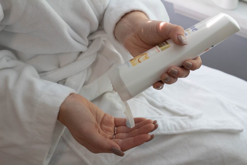 5 Tips To Avoid A DRY, ITCHY Scalp This Fall & Winter